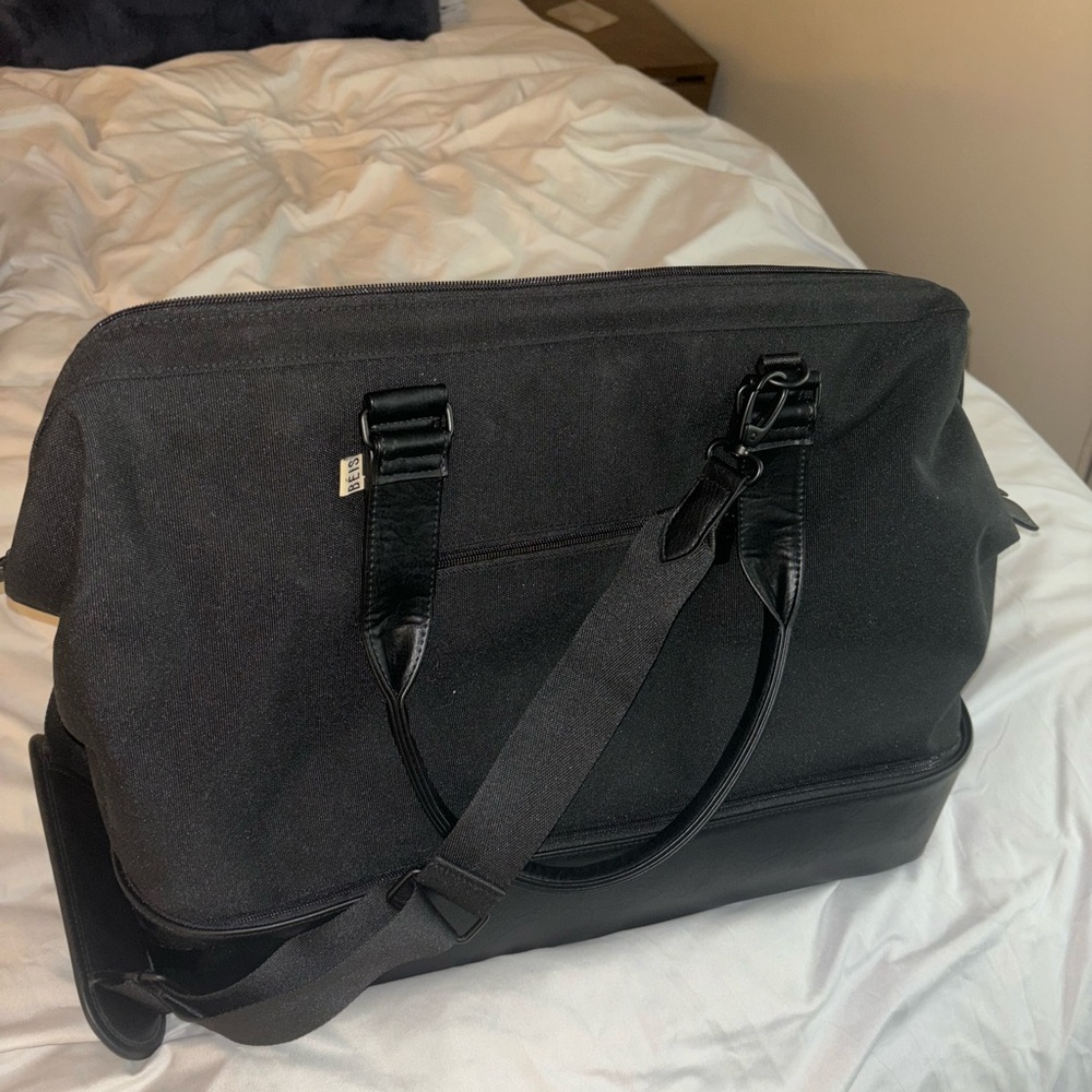 Béis “The Weekender” bag